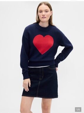 NWT GAP Intarsia Heart Sweater M